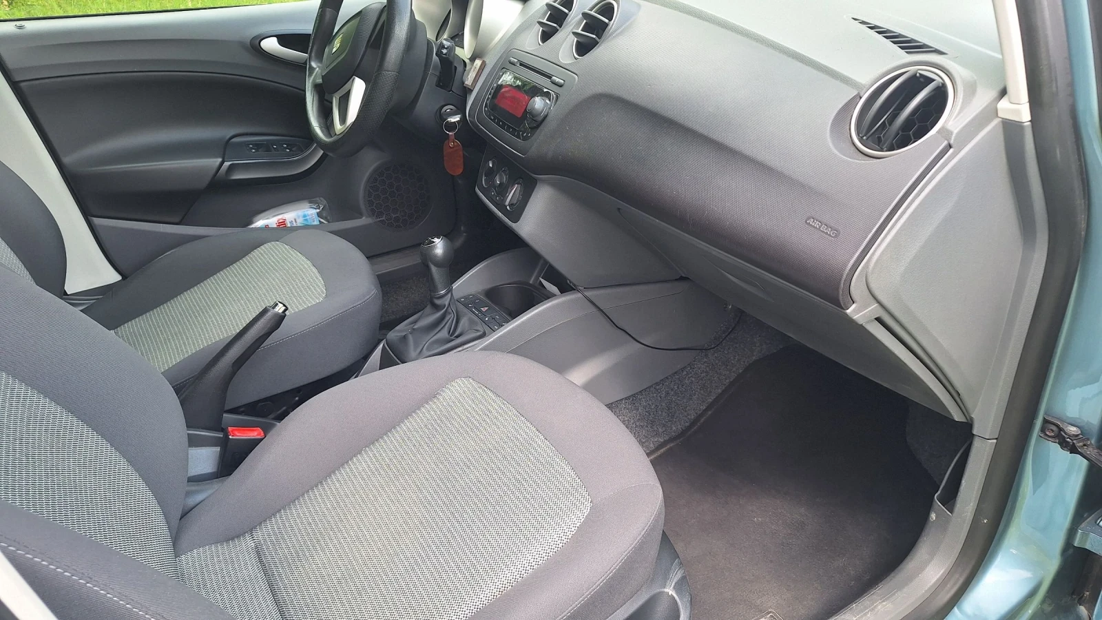 Seat Ibiza, снимка 9 - Автомобили и джипове - 54392045