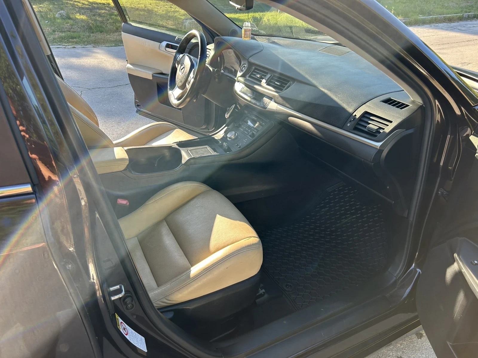 Lexus CT 200h, снимка 8 - Автомобили и джипове - 54789391