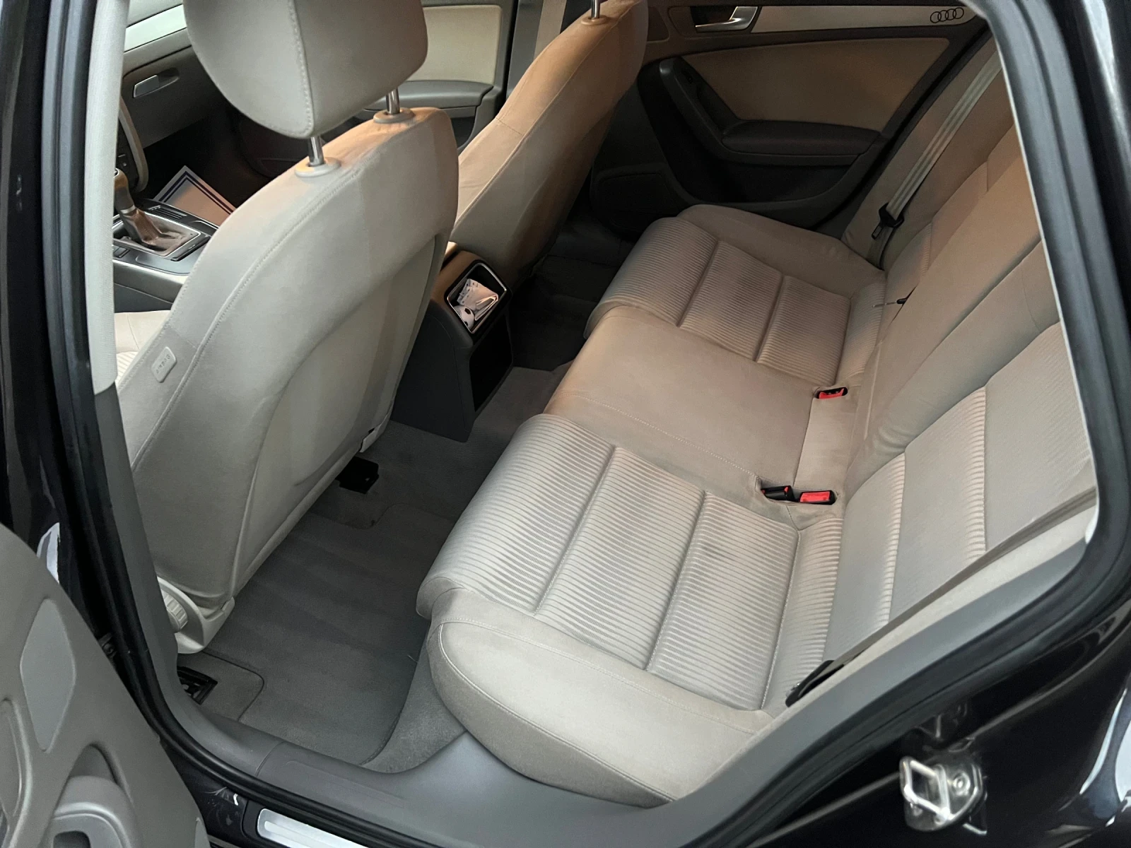Audi A4 1.8 Т, снимка 5 - Автомобили и джипове - 55212344