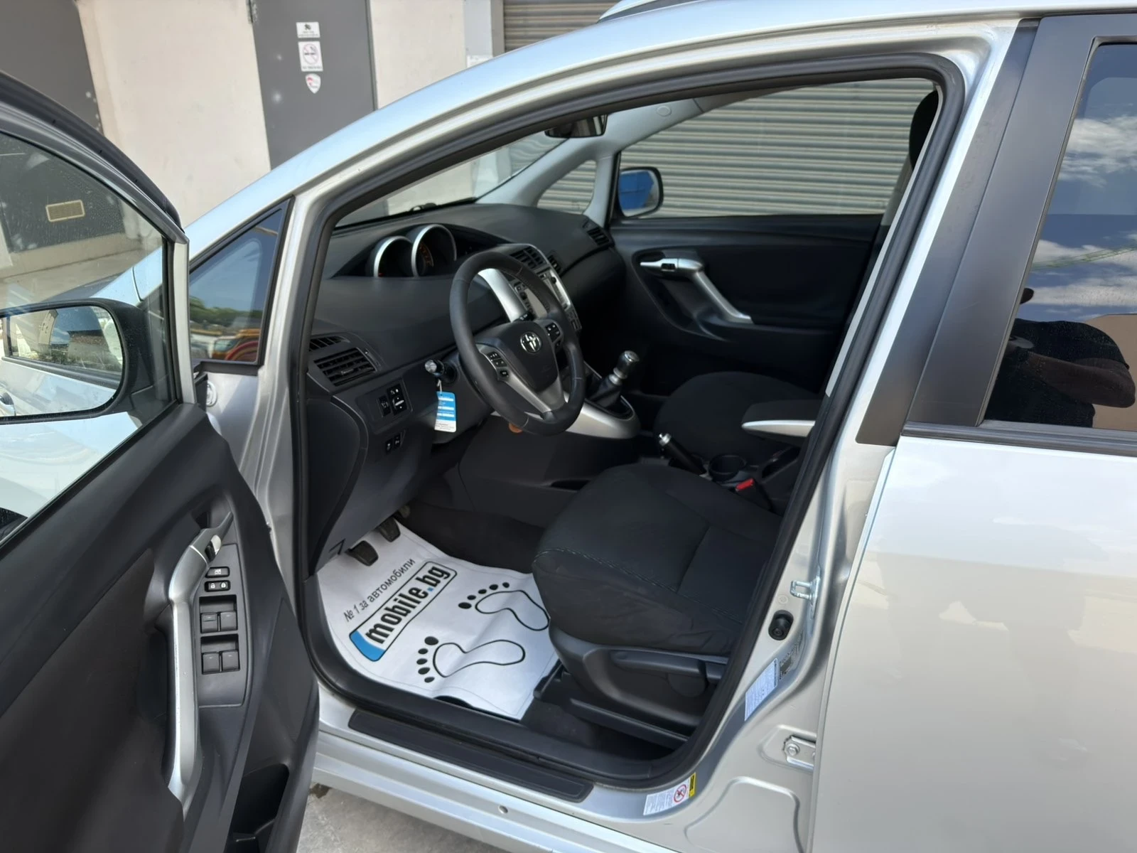 Toyota Verso 1.8 VVT-i, снимка 10 - Автомобили и джипове - 55232737