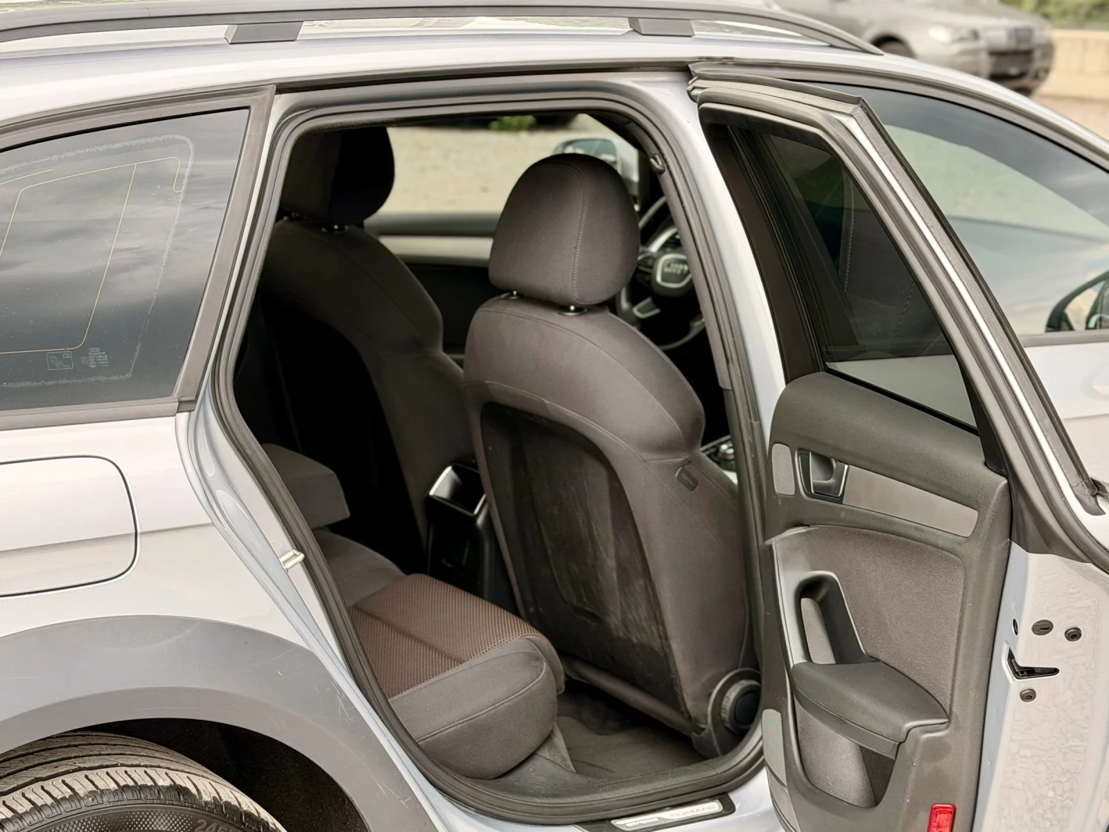 Audi A4 Allroad 2.0TDI Quattro * Distronic* * Bi-Xenon* * Navi* , снимка 12 - Автомобили и джипове - 55343137