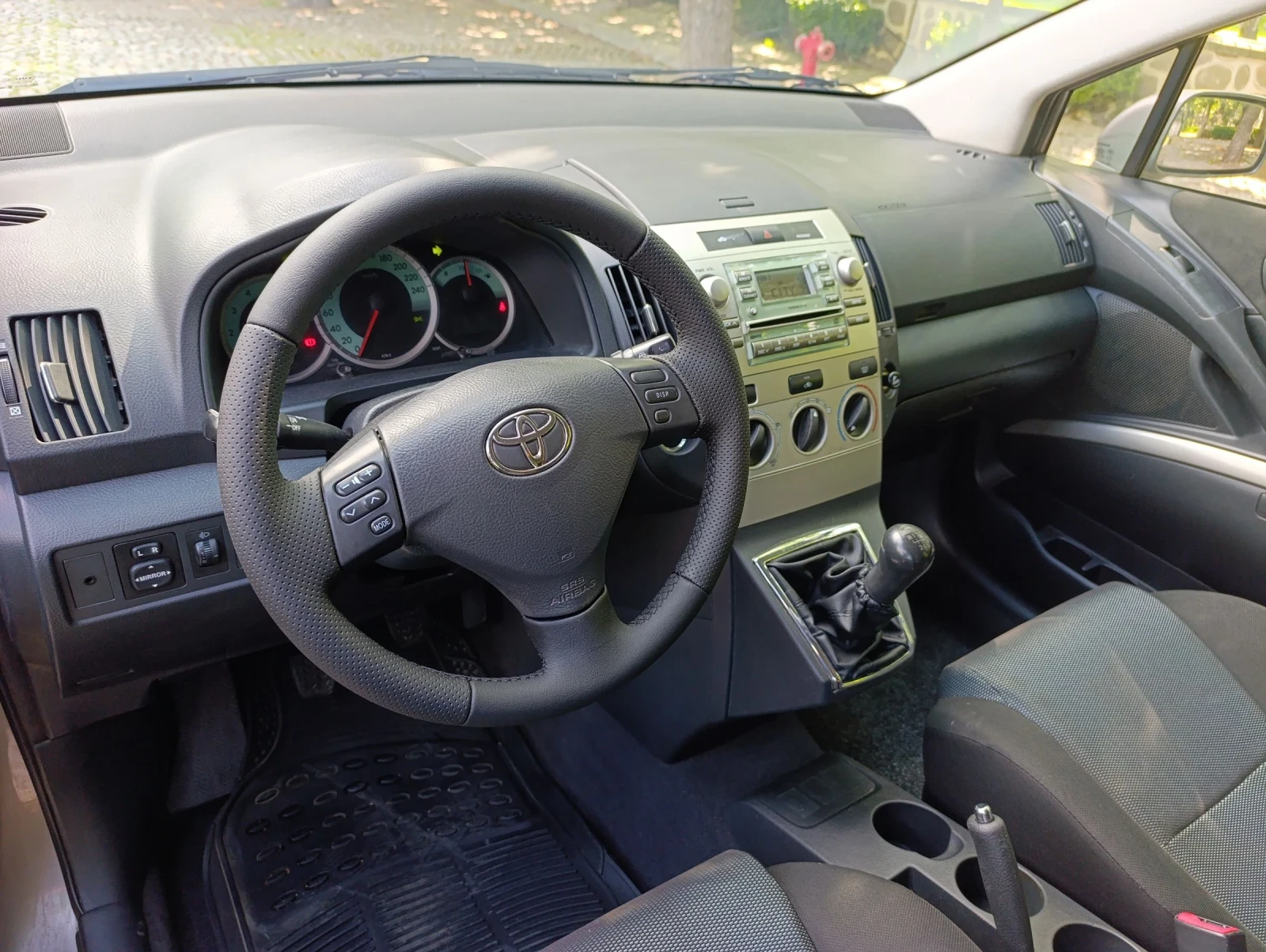 Toyota Corolla verso 2.2 | Mobile.bg � ����������� 9