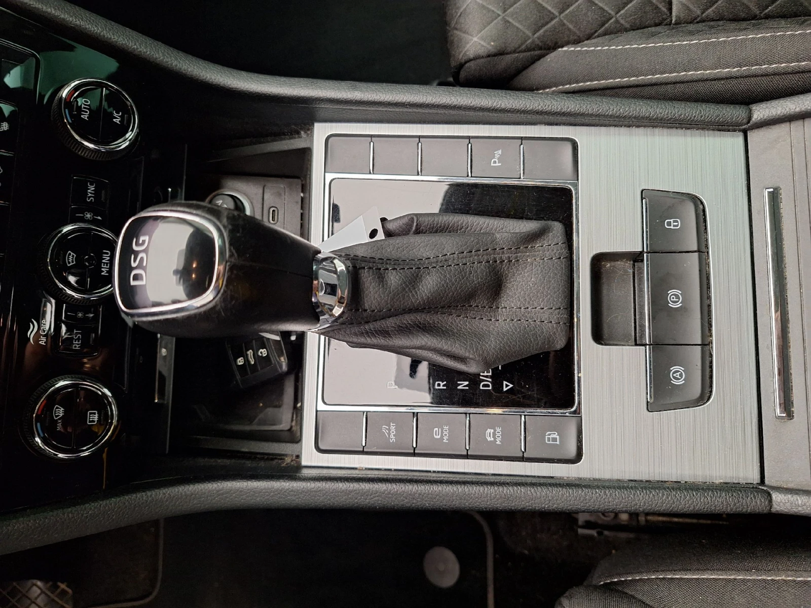 Skoda Superb Combi 1.4 TSI iV 160kW DSG6 Navi Leather, снимка 14 - Автомобили и джипове - 56124386