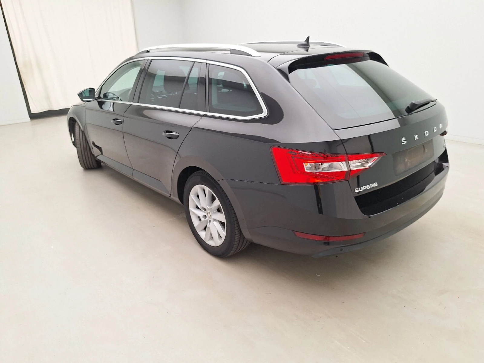 Skoda Superb Combi 1.4 TSI iV 160kW DSG6 Navi Leather, снимка 4 - Автомобили и джипове - 56124386