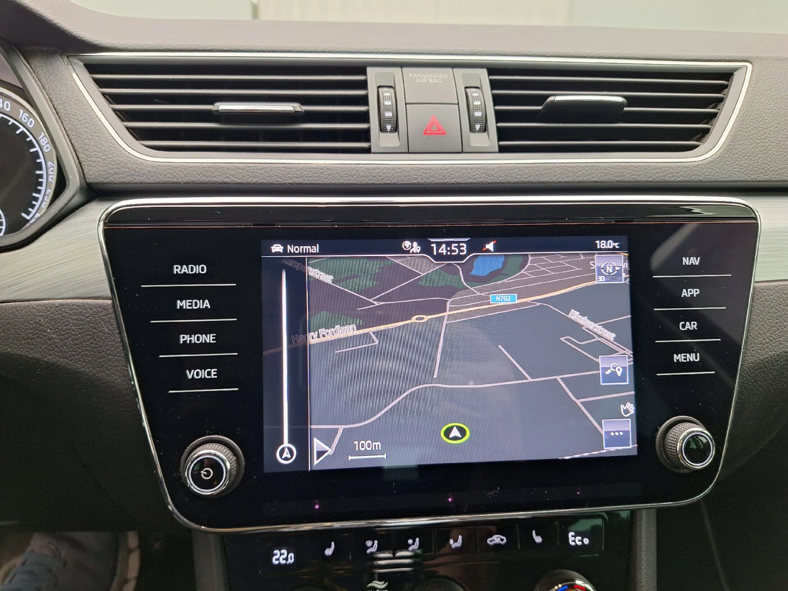 Skoda Superb Combi 1.4 TSI iV 160kW DSG6 Navi Leather, снимка 11 - Автомобили и джипове - 56124386