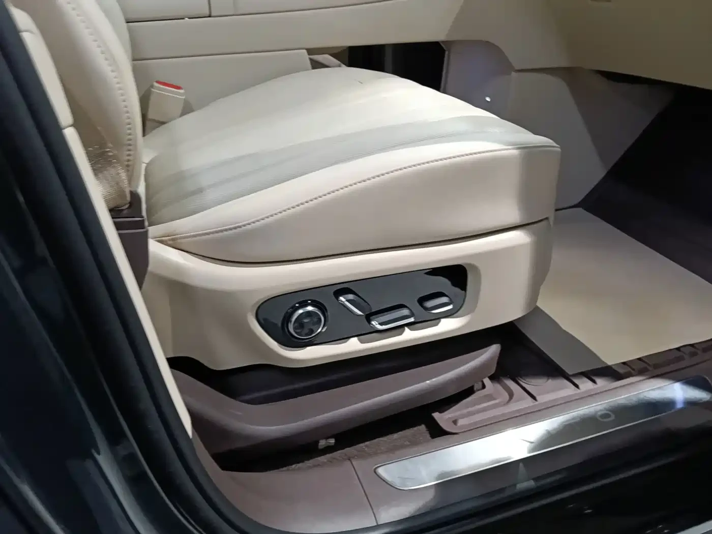 AITO 7 PURE ELECTRIC | AWD 526hp | 800V HUAWEI | Mobile.bg � ����������� 15