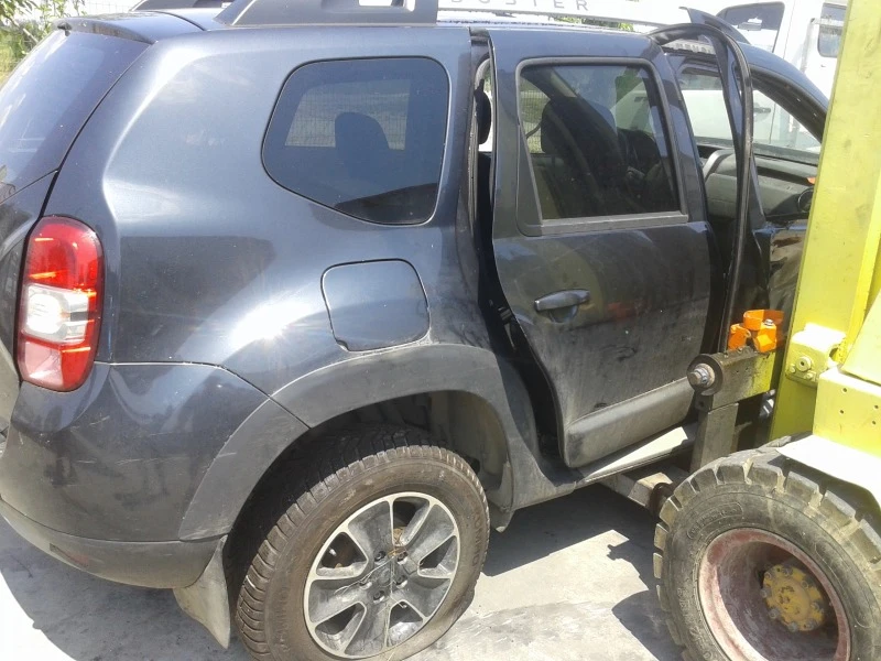 Dacia Duster 1.5dzi, снимка 6 - Автомобили и джипове - 28506877