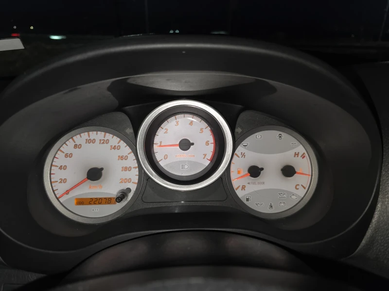 Toyota Rav4 2.0 D4D 4х4 Климатроник Обслужена, снимка 15 - Автомобили и джипове - 52878785