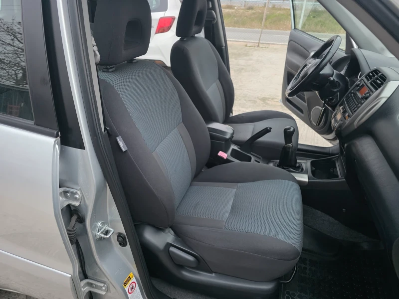 Toyota Rav4 2.0 D4D 4х4 Климатроник Обслужена, снимка 7 - Автомобили и джипове - 52878785