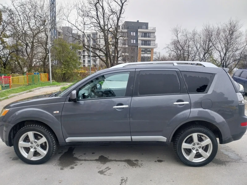 Mitsubishi Outlander, снимка 3 - Автомобили и джипове - 52883771