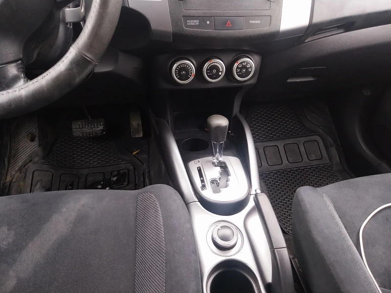 Mitsubishi Outlander, снимка 9 - Автомобили и джипове - 52883771
