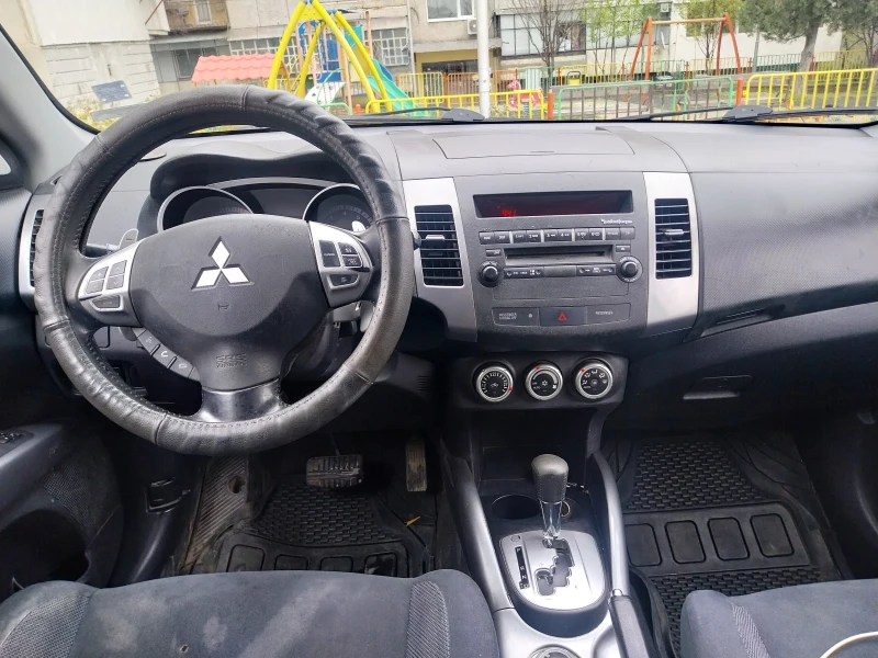 Mitsubishi Outlander, снимка 8 - Автомобили и джипове - 52883771