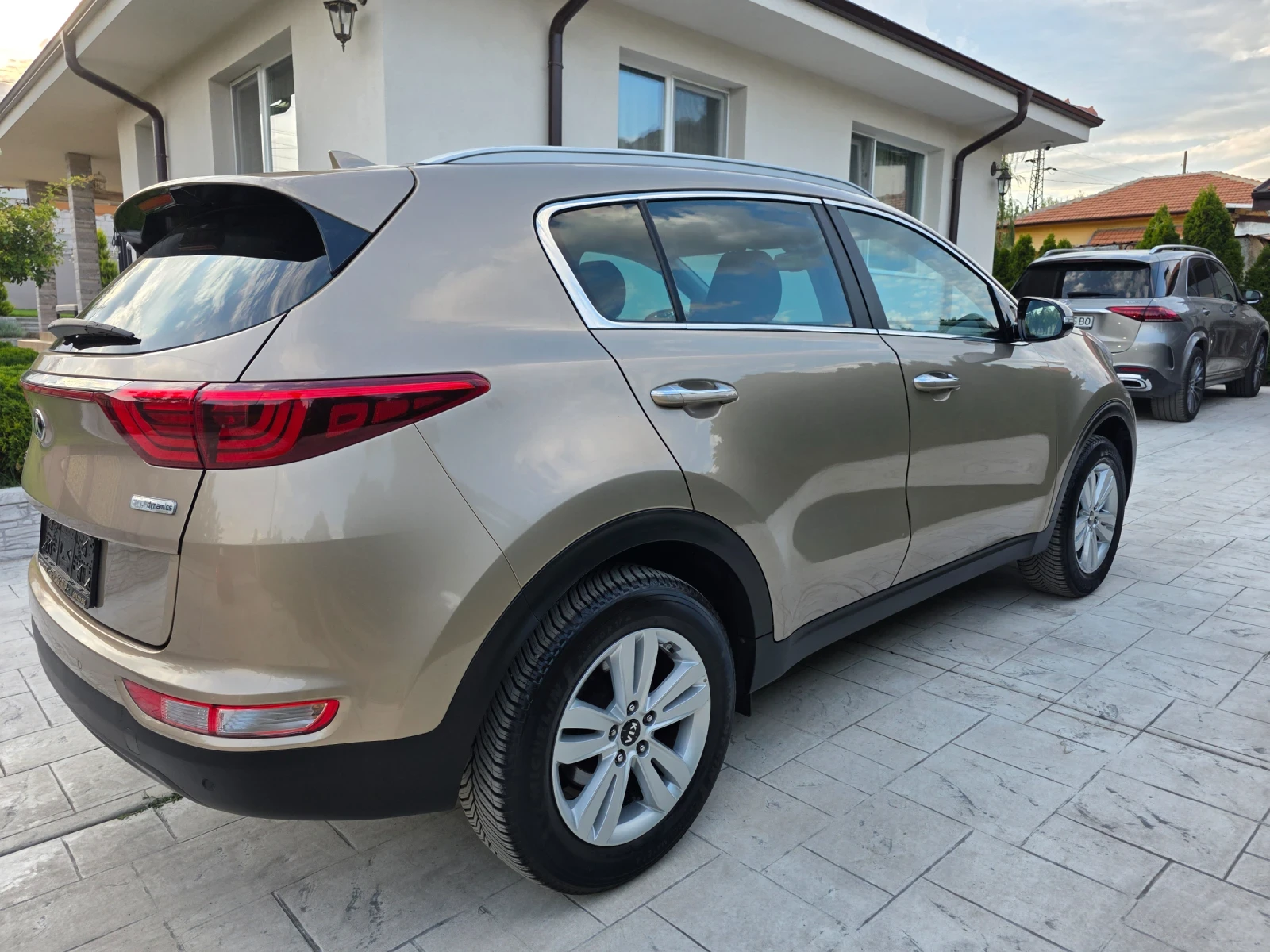 Kia Sportage 1.6 GDI , снимка 4 - Автомобили и джипове - 55922410