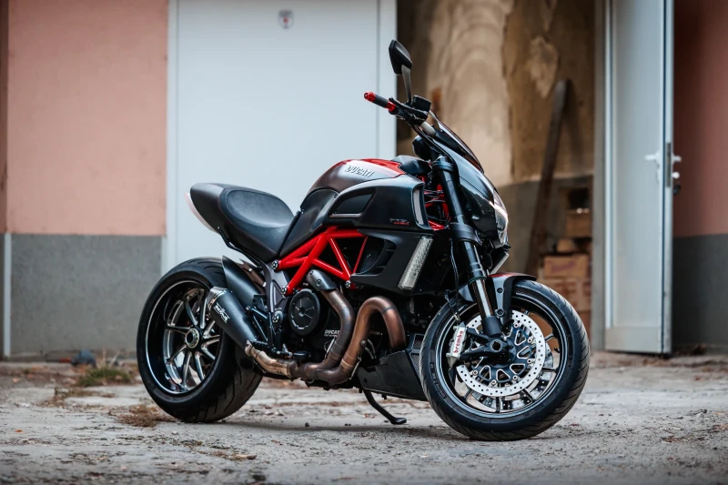 Ducati Diavel Carbon, снимка 8 - Мотоциклети и мототехника - 48260136