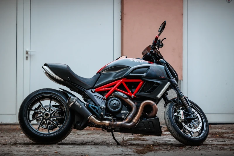 Ducati Diavel Carbon, снимка 4 - Мотоциклети и мототехника - 48260136