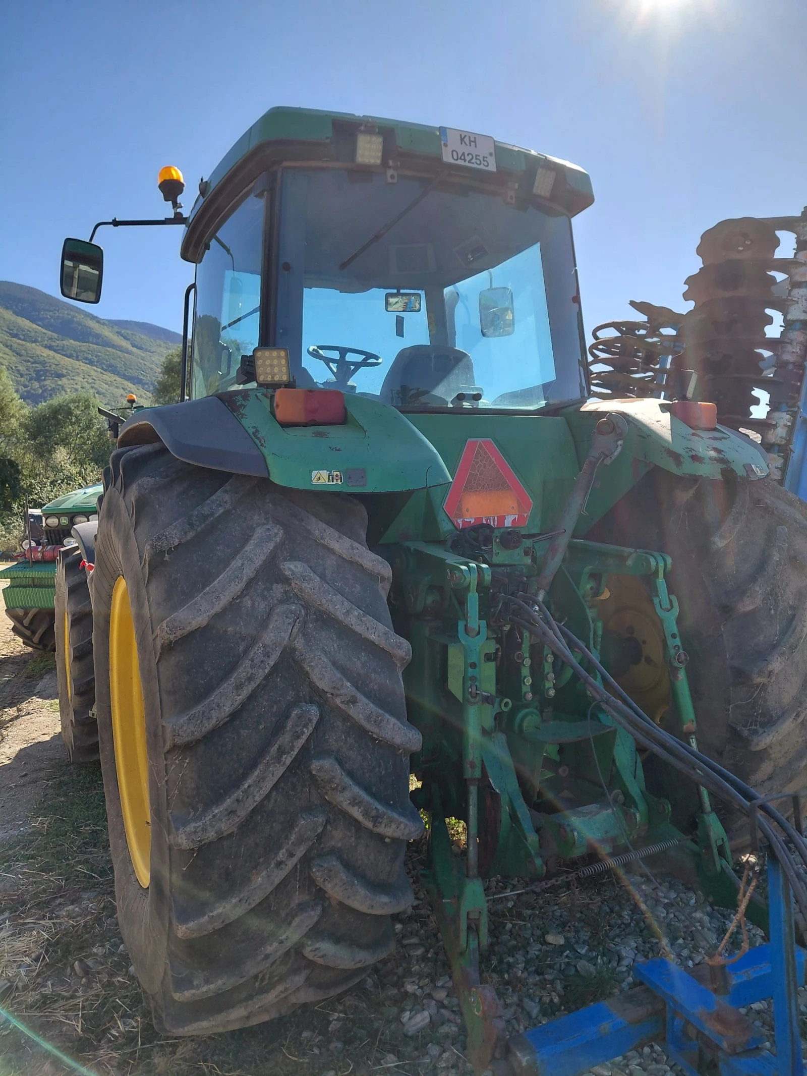 Трактор John Deere 8100 - изображение 2
