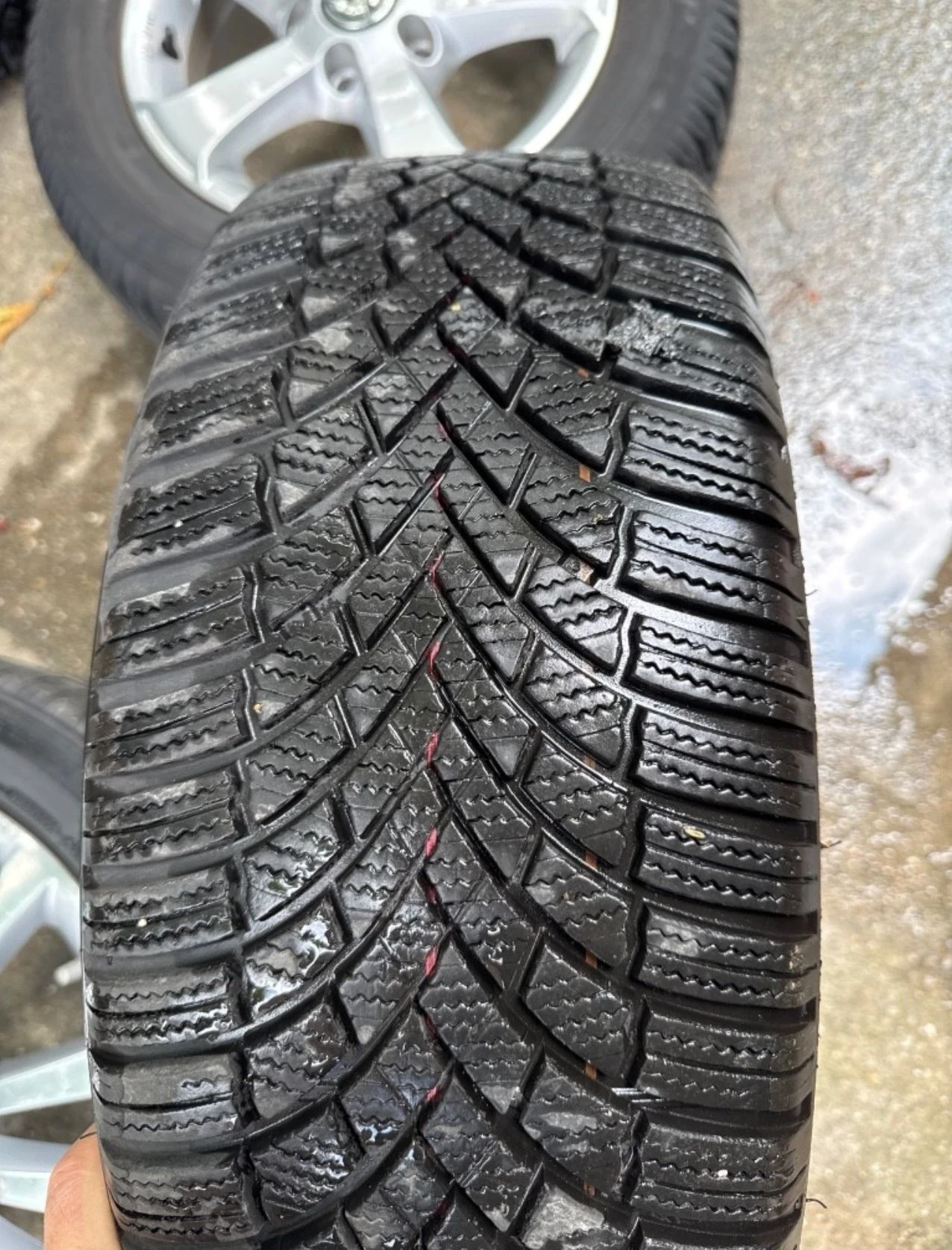 Гуми с джанти Bridgestone 205/45R17, снимка 2 - Гуми и джанти - 55888311