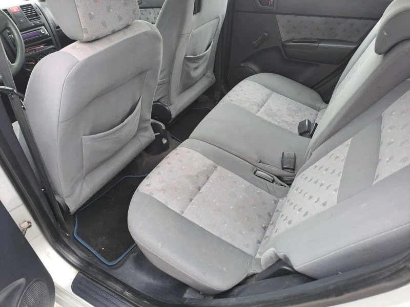 Hyundai Getz 1.1 АГУ, снимка 4 - Автомобили и джипове - 39440400