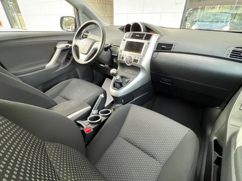 Toyota Verso 2.0 D4D 126hp * Panorama* KEYLESS * CAMERA* , снимка 9 - Автомобили и джипове - 47561530