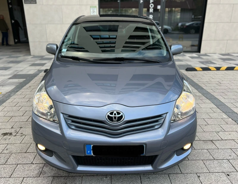 Toyota Verso 2.0 D4D 126hp * Panorama* KEYLESS * CAMERA* , снимка 2 - Автомобили и джипове - 47561530