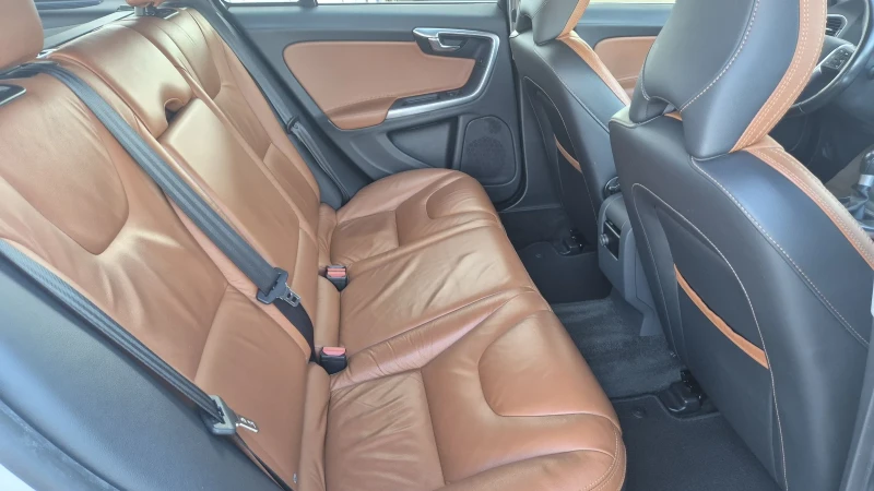 Volvo V60 2.0 диз 163к.с., снимка 15 - Автомобили и джипове - 52388644