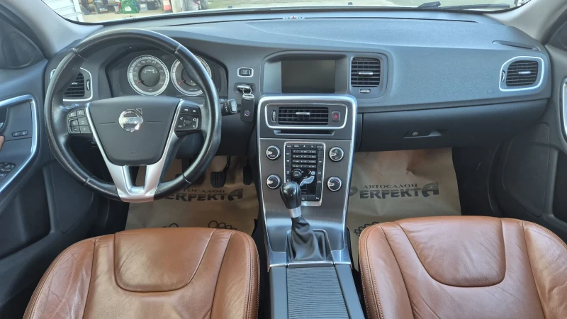 Volvo V60 2.0 диз 163к.с., снимка 11 - Автомобили и джипове - 52388644