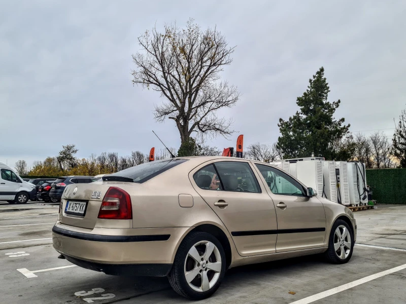 Skoda Octavia 2.0 TDI 140 к.с. ТЕМПОМАТ КЛИМАТРОНИК ЕВРО 4, снимка 10 - Автомобили и джипове - 52576414