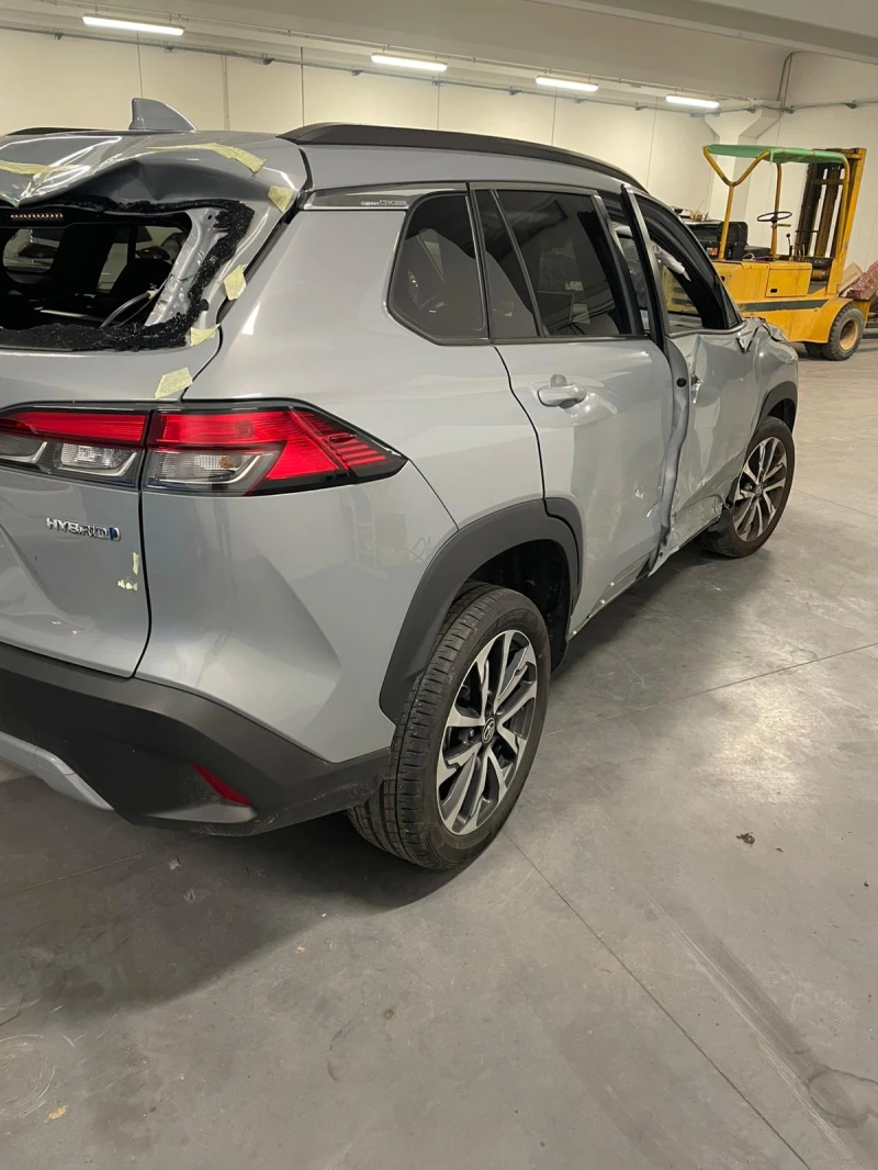 Toyota Corolla Cross 2.0HYBRID  20000KM, снимка 4 - Автомобили и джипове - 52878060