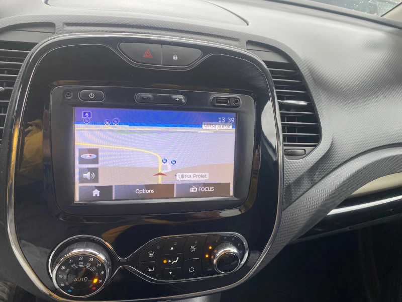 Renault Captur 1, 5  нави, снимка 13 - Автомобили и джипове - 52891707