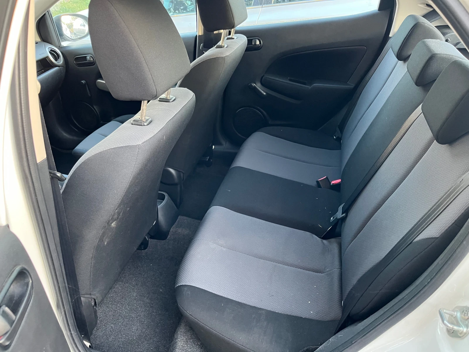 Mazda 2 1.3i | Mobile.bg   7