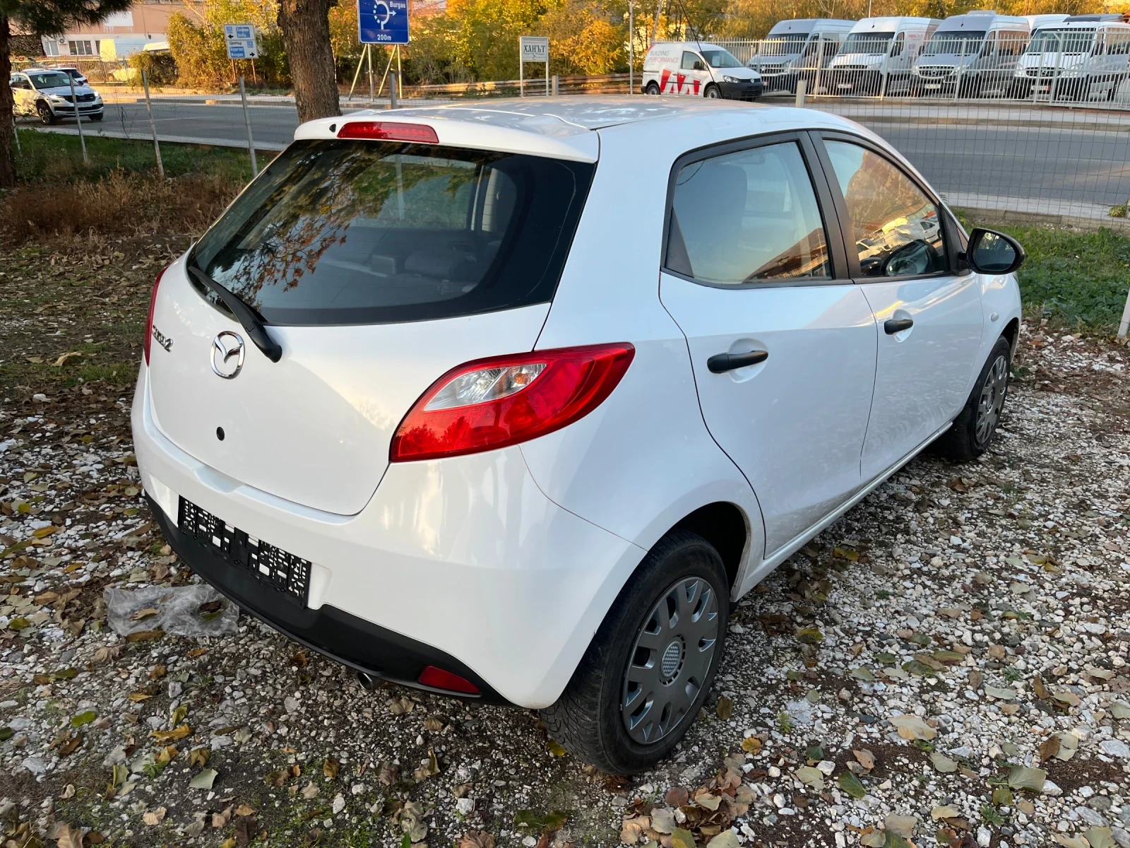 Mazda 2 1.3i | Mobile.bg   4