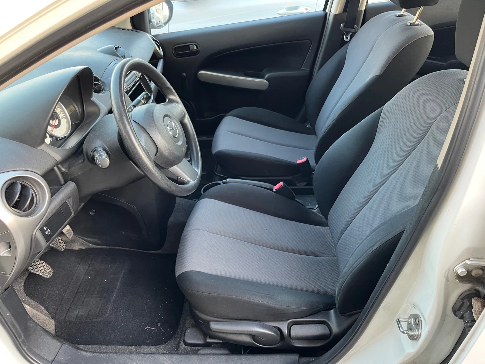 Mazda 2 1.3i | Mobile.bg   8