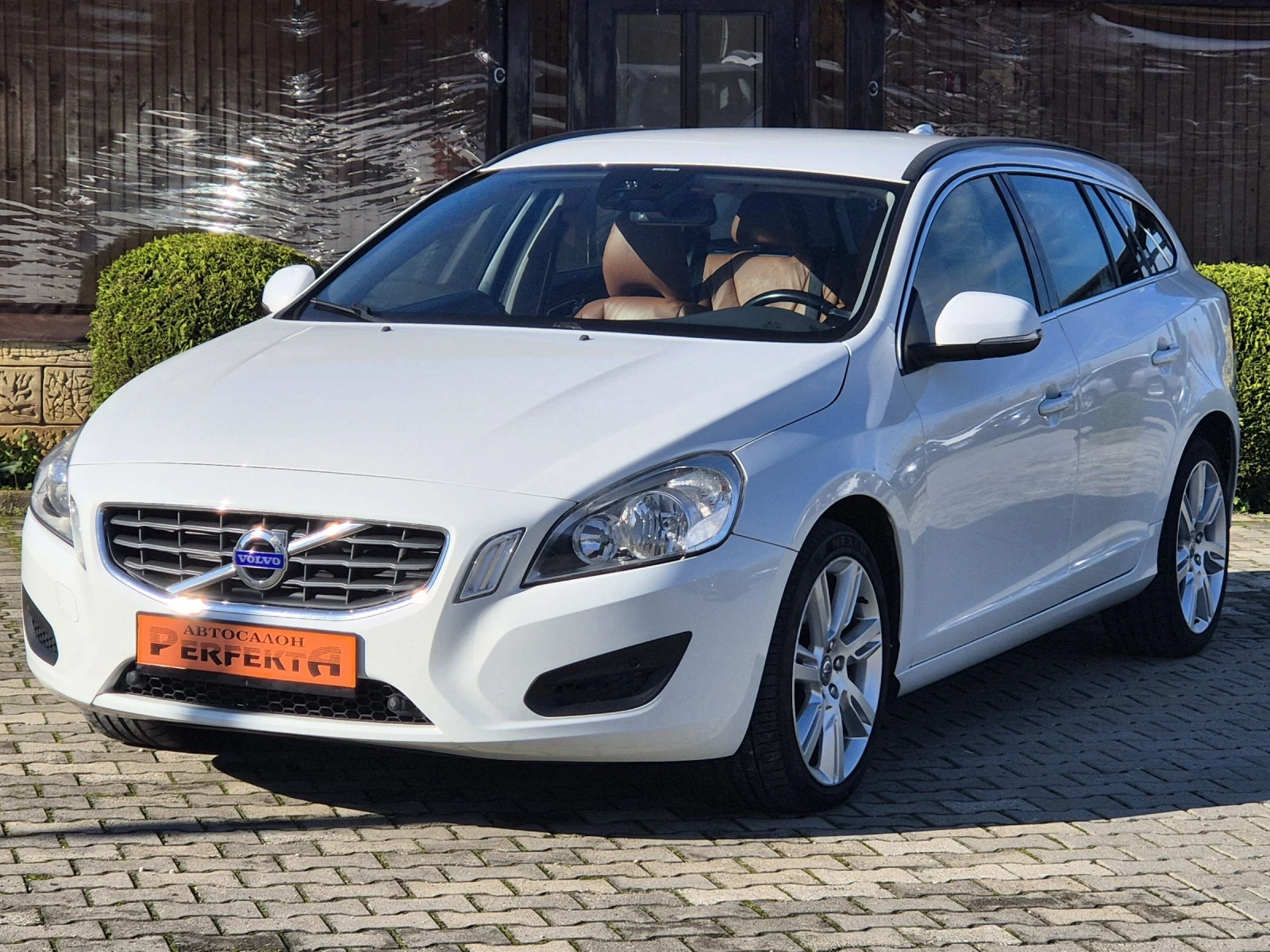 Volvo V60 2.0 диз 163к.с. - изображение 2