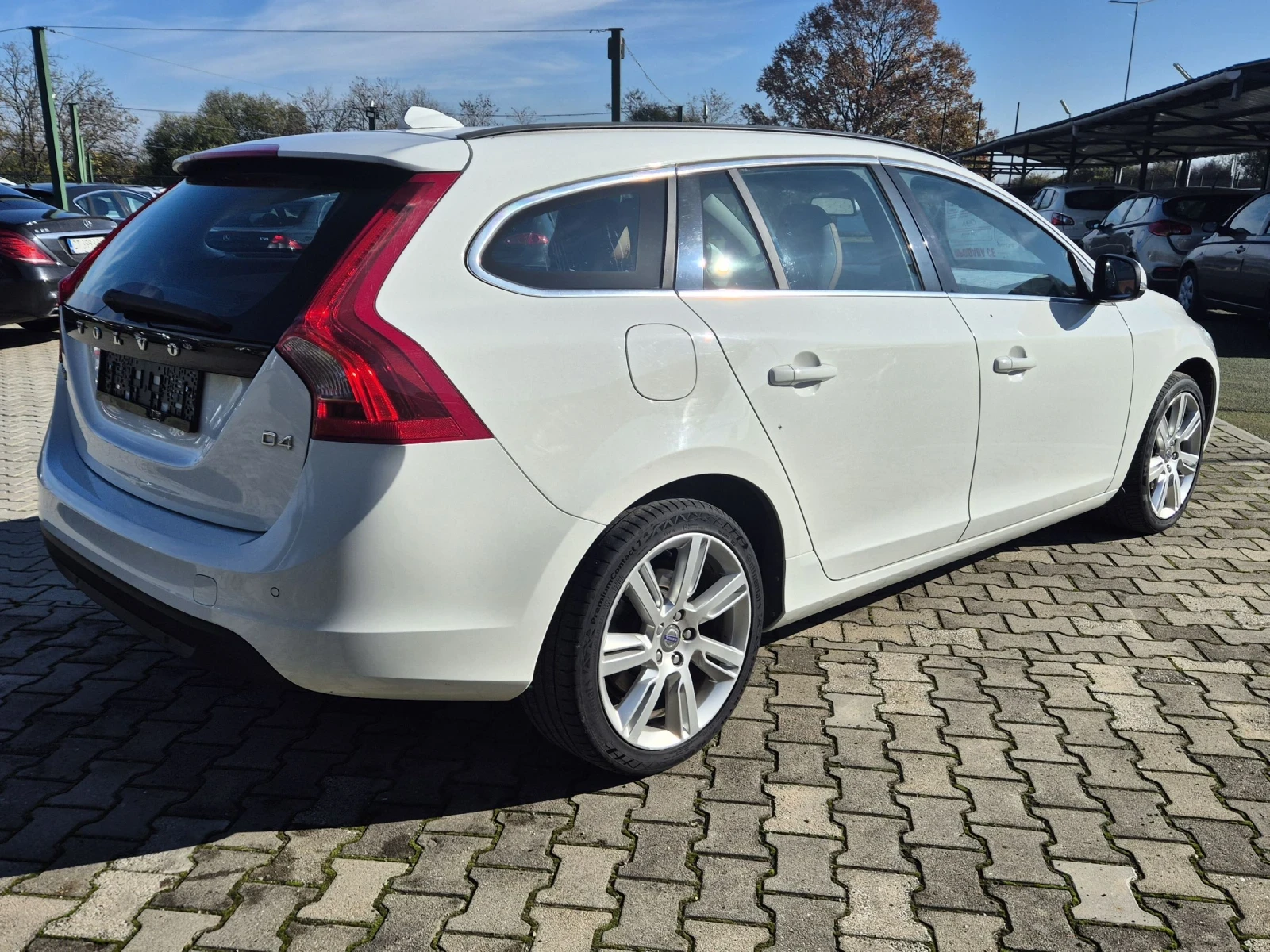 Volvo V60 2.0 диз 163к.с. - изображение 7