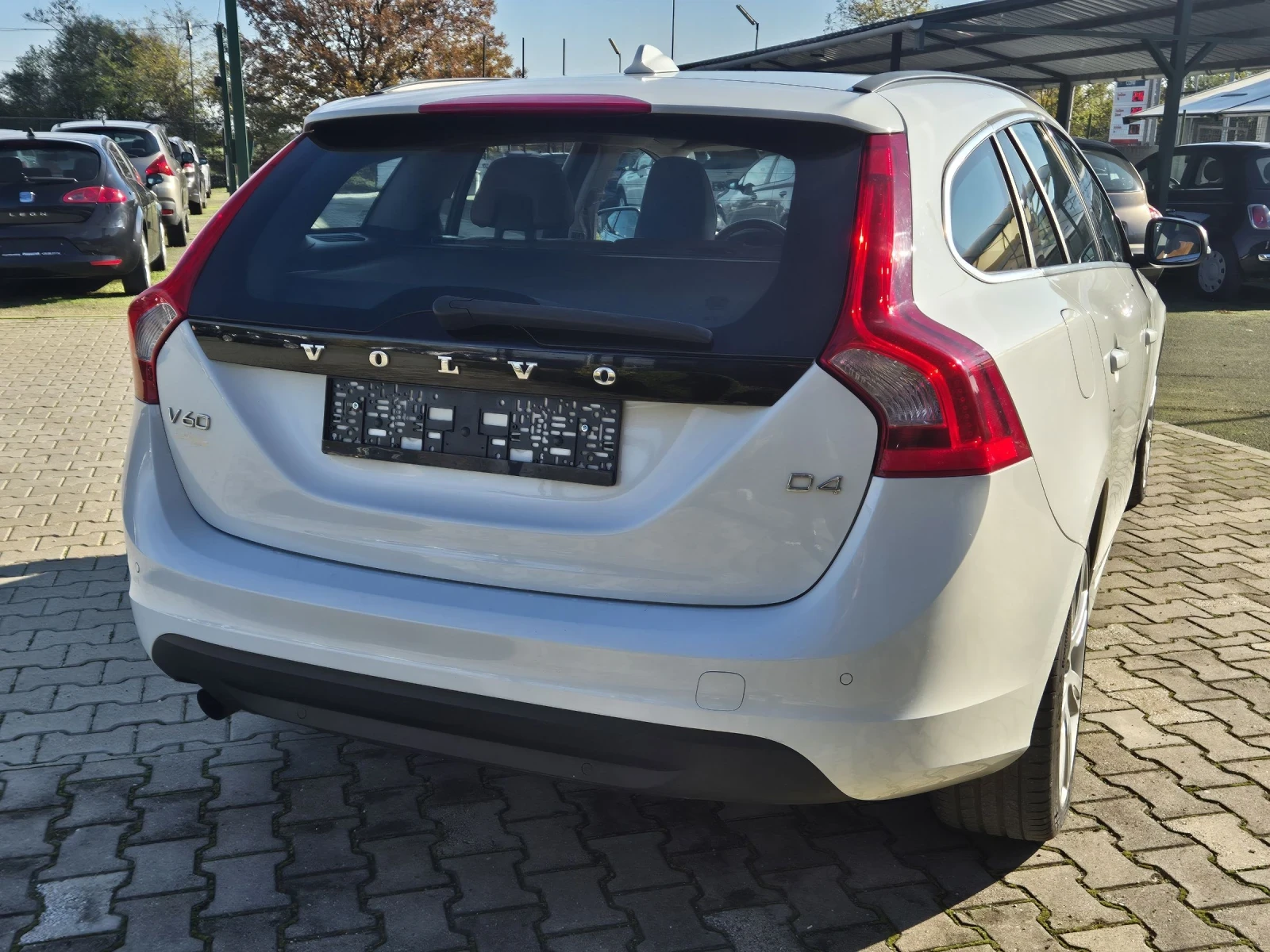 Volvo V60 2.0 диз 163к.с. - изображение 8