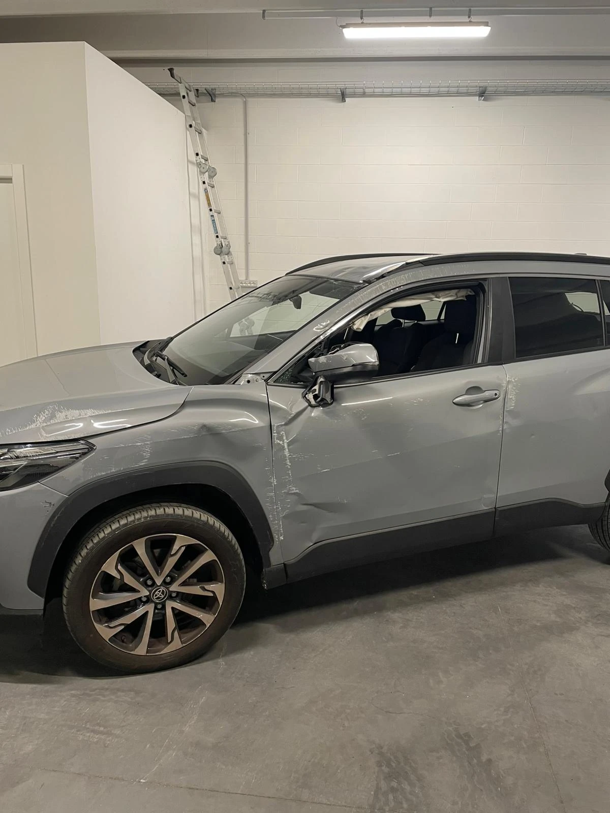 Toyota Corolla Cross 2.0HYBRID  20000KM | Mobile.bg � ����������� 10