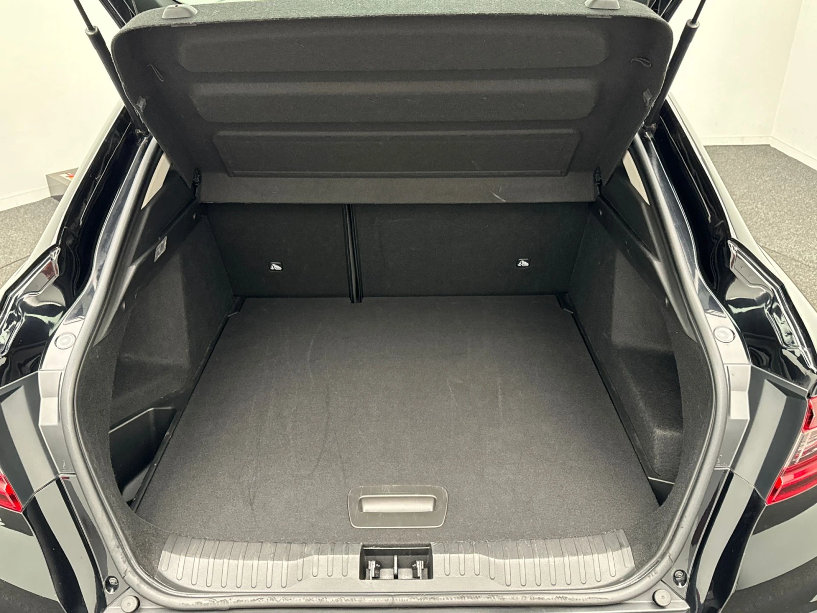 Renault Arkana  TCe 140 EDC/КАПАРИРАН, снимка 16 - Автомобили и джипове - 53801356