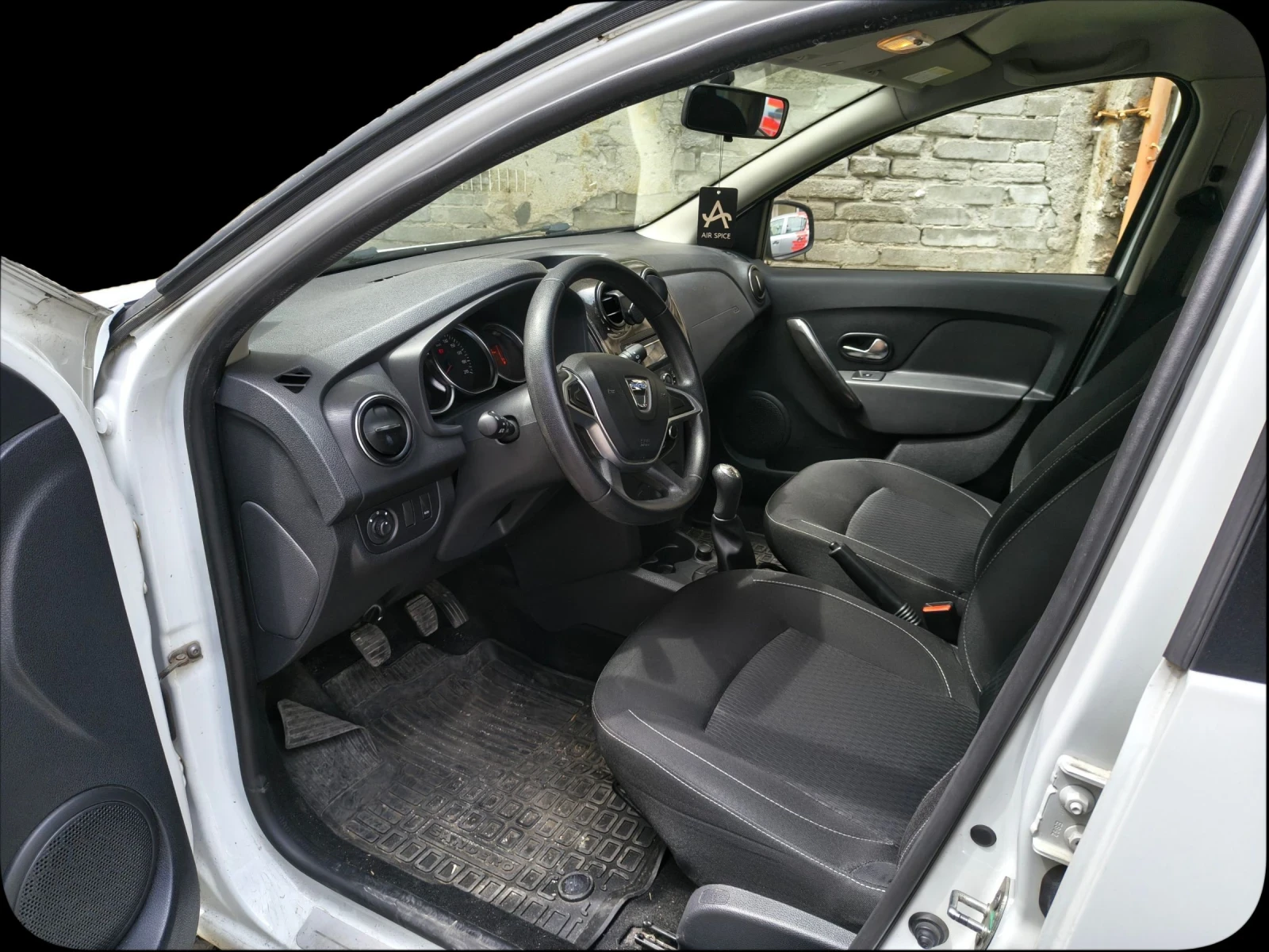 Dacia Sandero, снимка 5 - Автомобили и джипове - 54375246