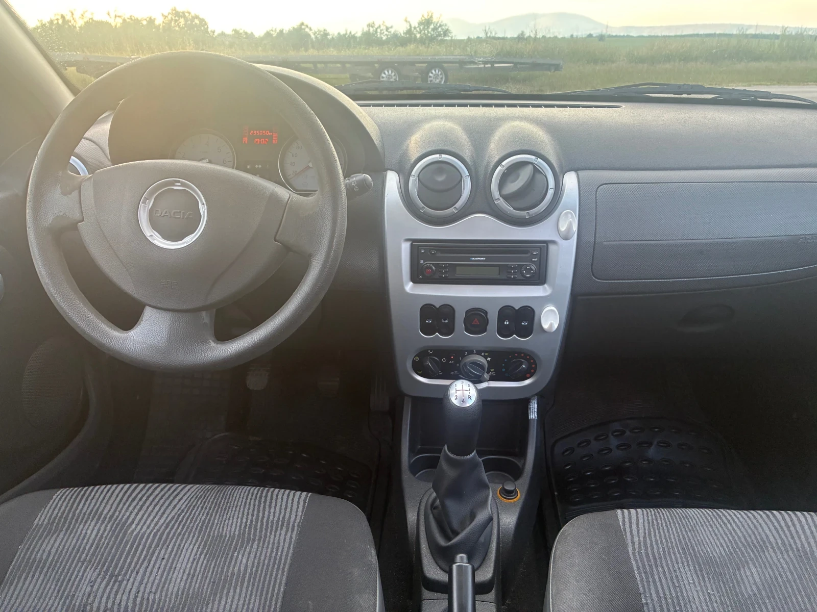 Dacia Sandero 1.2i 16v , снимка 15 - Автомобили и джипове - 55149240
