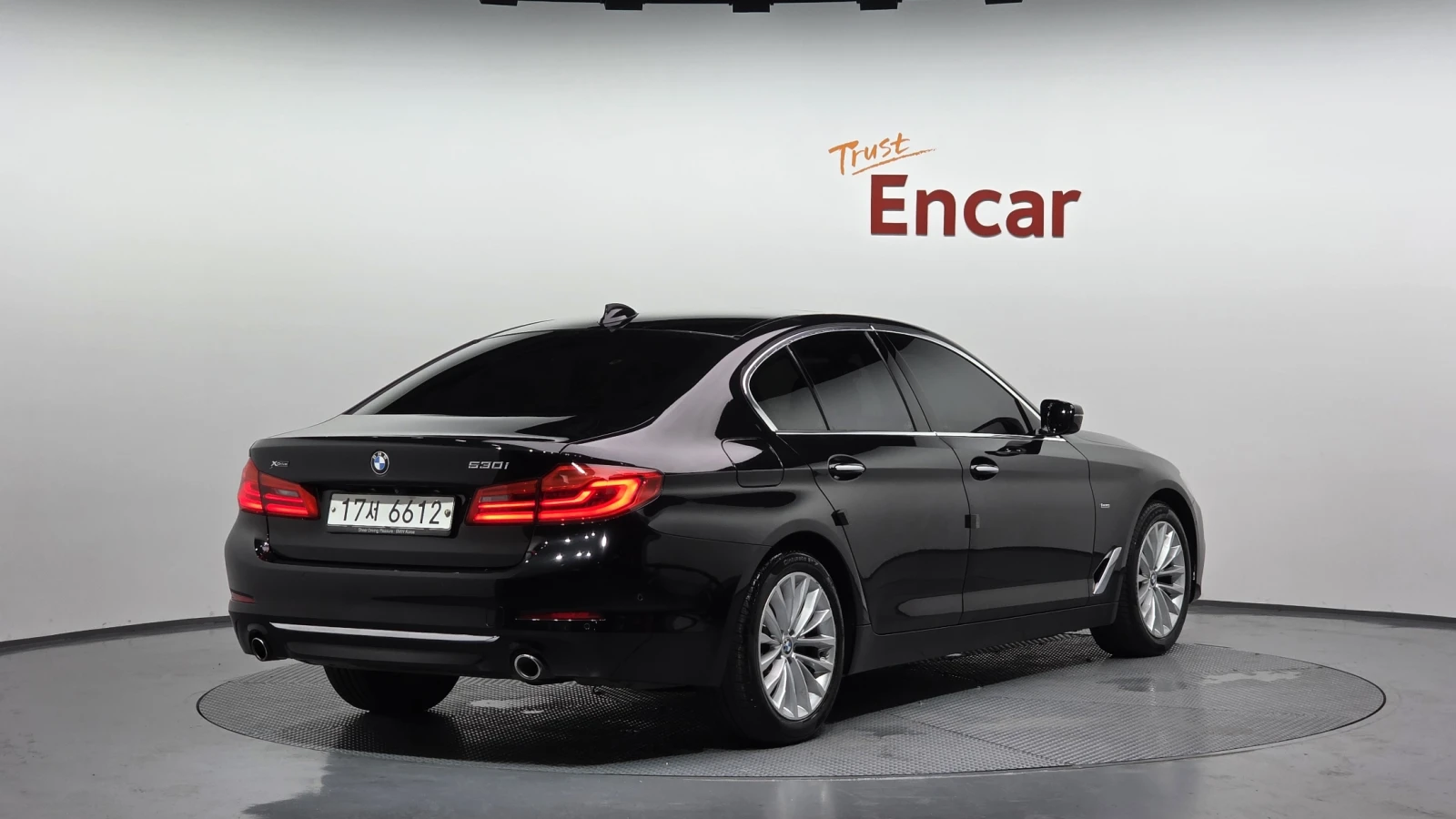 BMW 530 ЕЛ. БАГАЖНИК* BLIND SPOT* HUD* ЛЮК* КРАЙНА ЦЕНА, снимка 2 - Автомобили и джипове - 55435480