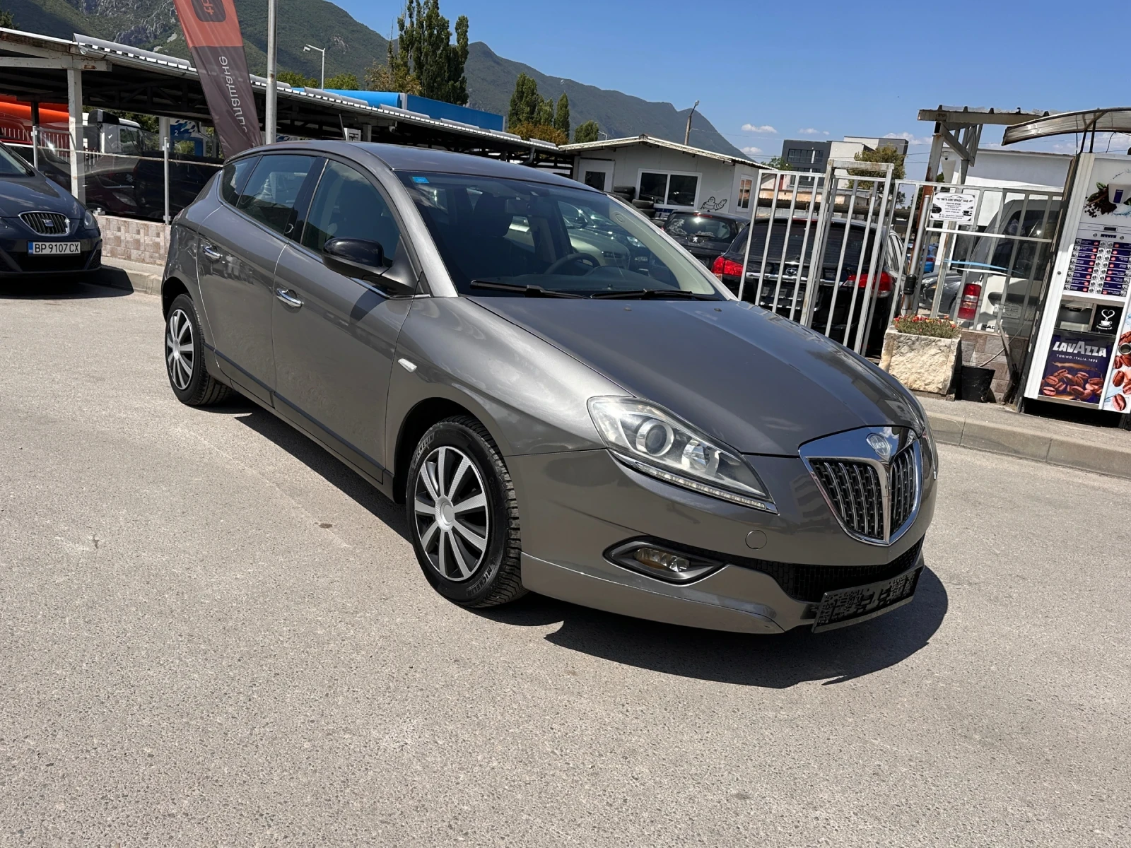 Lancia Delta 1.6M-JET - РЕАЛНИ КИЛОМЕТРИ, снимка 3 - Автомобили и джипове - 55524460