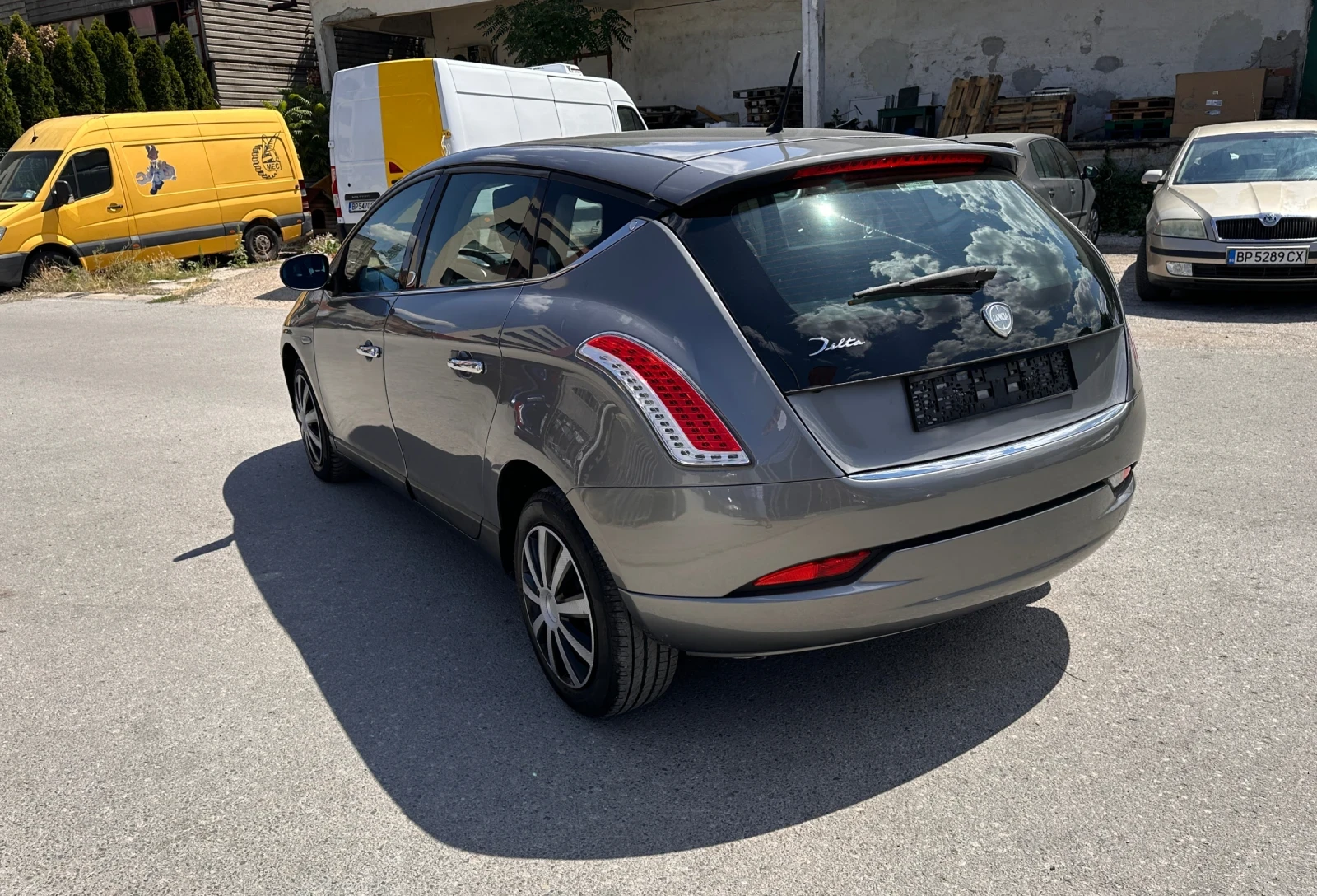 Lancia Delta 1.6M-JET - РЕАЛНИ КИЛОМЕТРИ, снимка 7 - Автомобили и джипове - 55524460