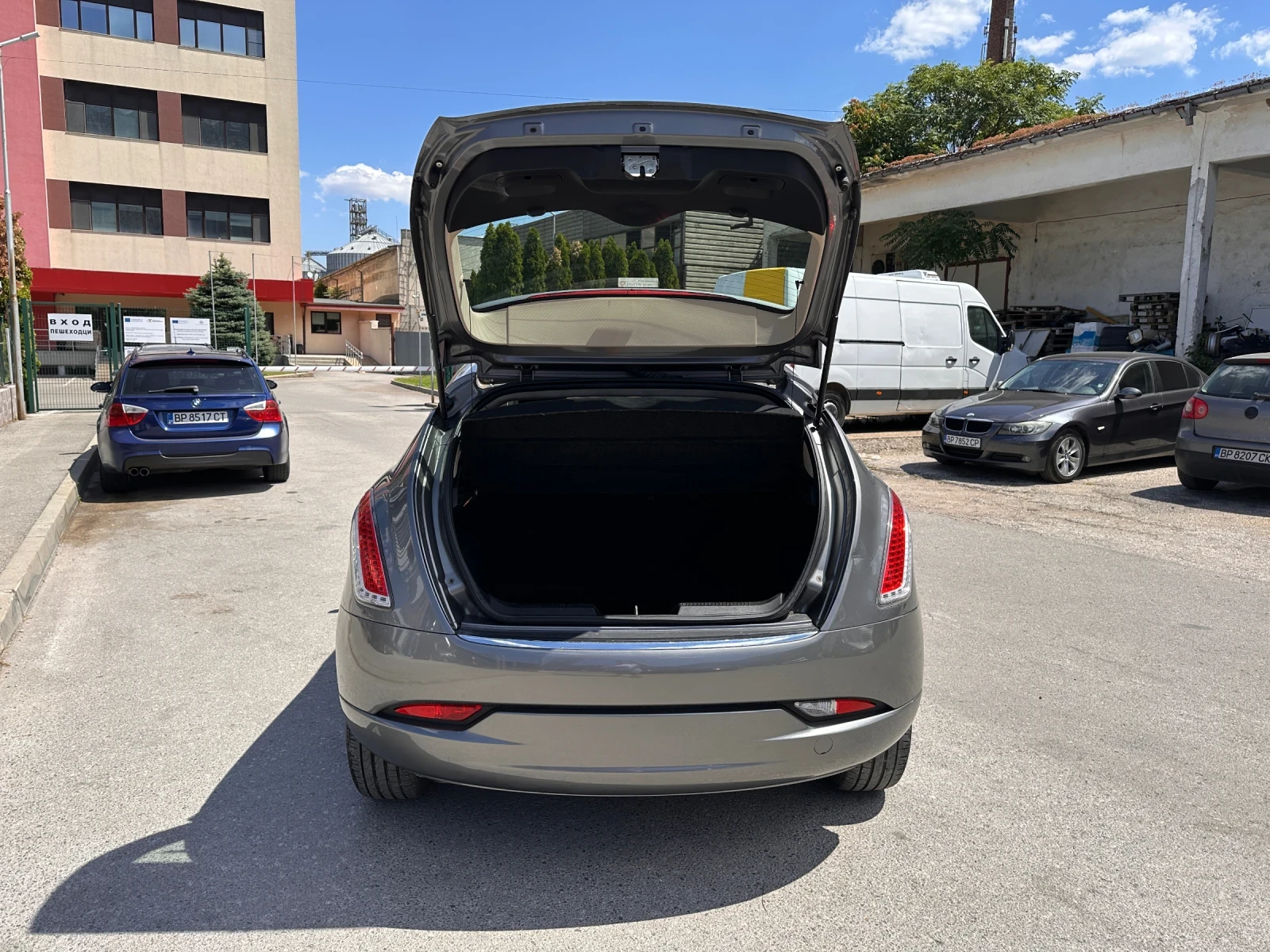 Lancia Delta 1.6M-JET - РЕАЛНИ КИЛОМЕТРИ, снимка 17 - Автомобили и джипове - 55524460