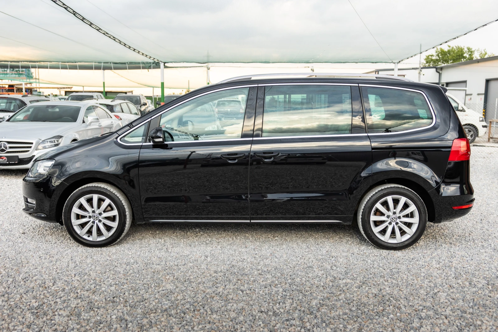 VW Sharan 2.0TDI::HIGHLINE::DSG6::7местен, снимка 5 - Автомобили и джипове - 55806670