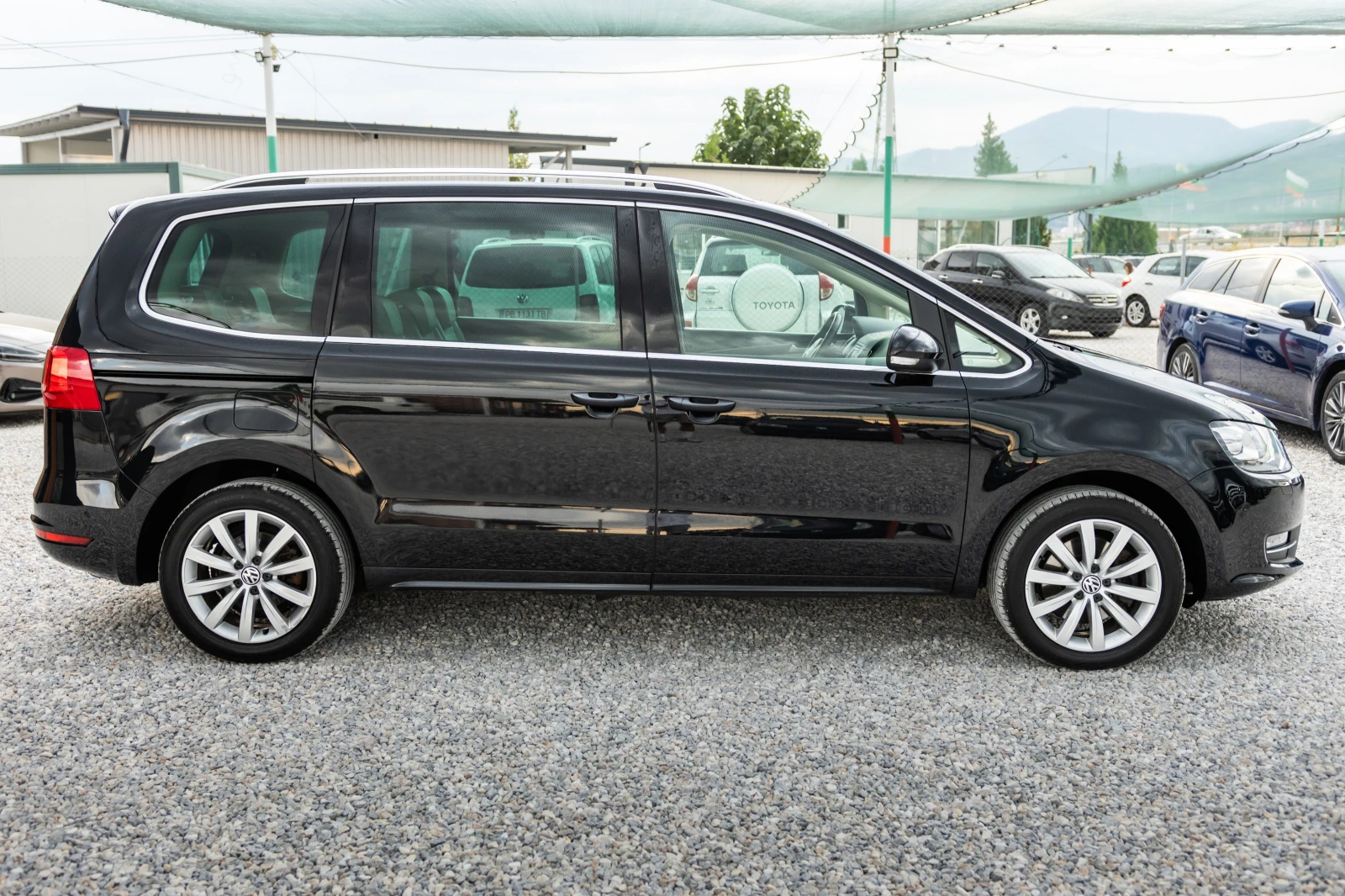 VW Sharan 2.0TDI::HIGHLINE::DSG6::7местен, снимка 4 - Автомобили и джипове - 55806670