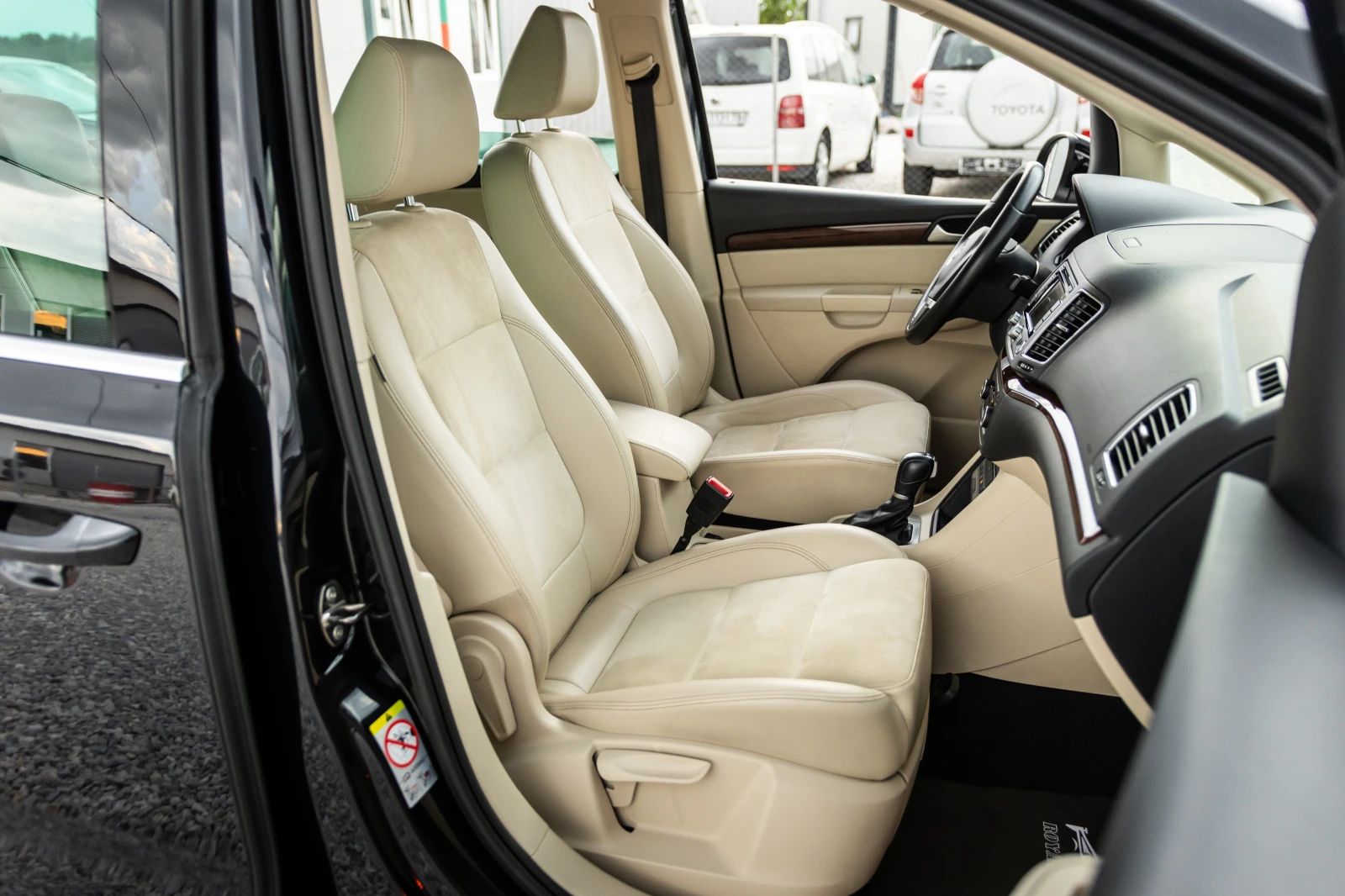 VW Sharan 2.0TDI::HIGHLINE::DSG6::7местен, снимка 14 - Автомобили и джипове - 55806670