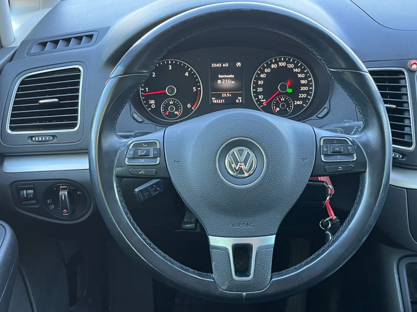 VW Sharan 2.0 TDI, снимка 7 - Автомобили и джипове - 56365030