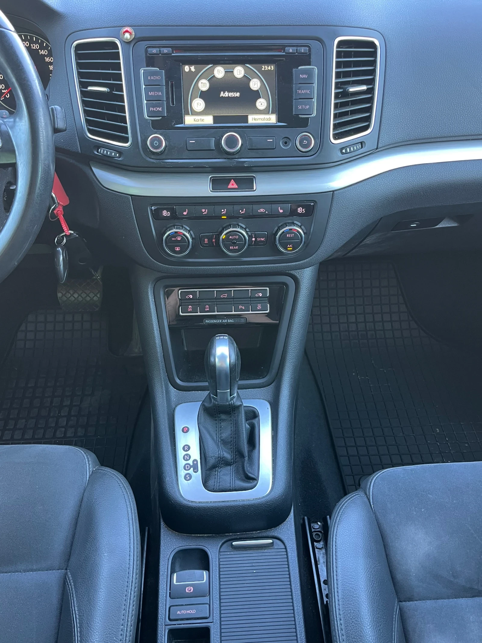 VW Sharan 2.0 TDI, снимка 10 - Автомобили и джипове - 56365030