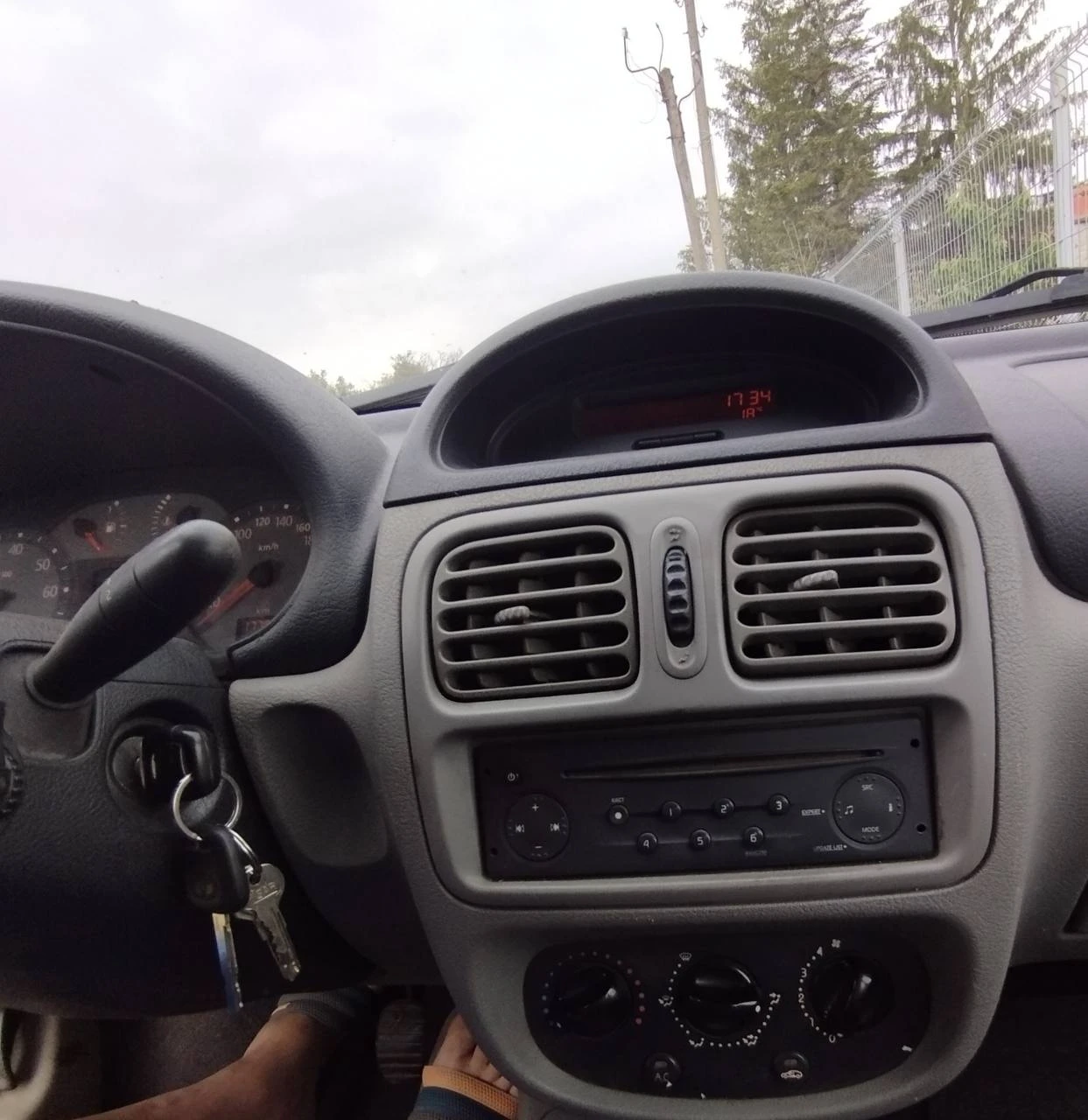 Renault Symbol, снимка 6 - Автомобили и джипове - 56438047
