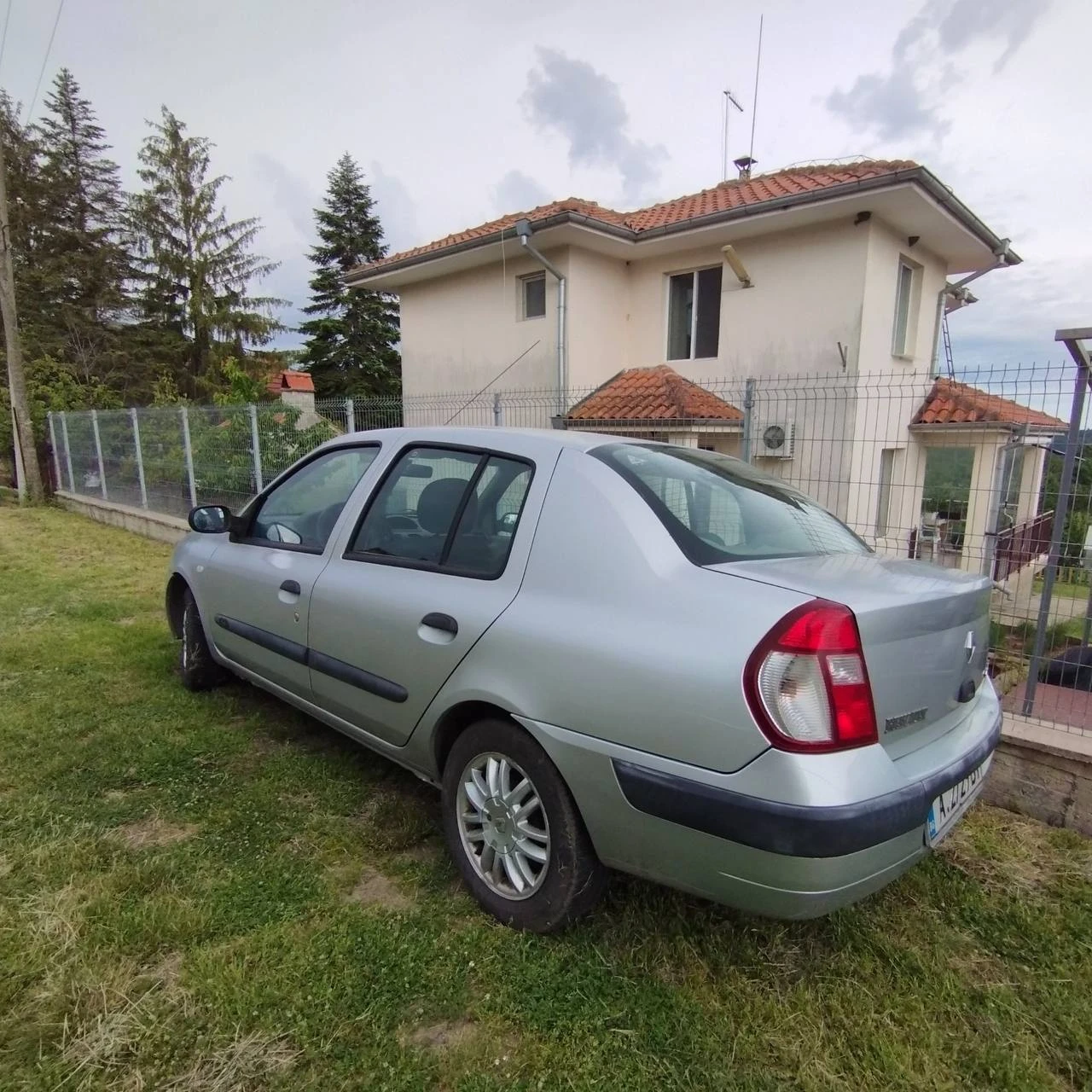 Renault Symbol, снимка 2 - Автомобили и джипове - 56438047